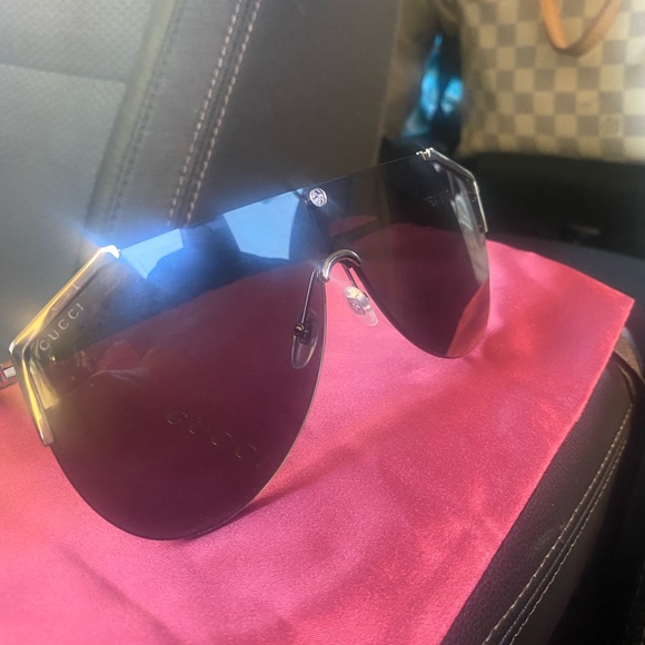 Women’s Gucci sunglasses